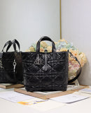 Medium-sized Toujours Vertical Handbag Waxed Black