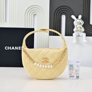 Quilted Circle Pouch Bag Mellow Yellow AP4584