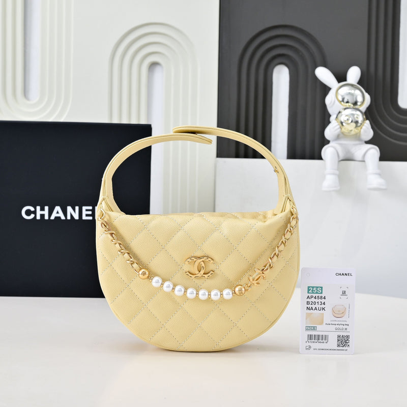 Quilted Circle Pouch Bag Mellow Yellow AP4584