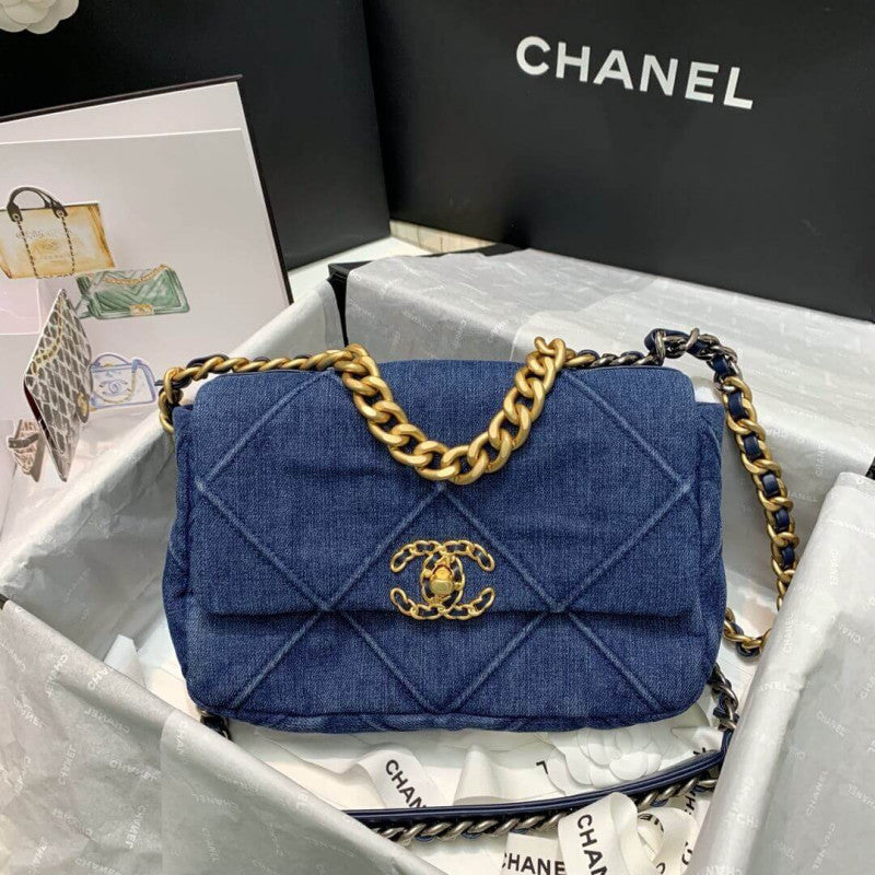 CC 19 Small Flap Bag AS1160 Denim