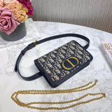 30 Montaigne 2-In-1 Pouch S2086