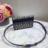 30 Montaigne 2-In-1 Pouch S2086