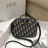 30 Montaigne Box Bag Blue Oblique Jacquard S2141