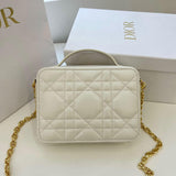 Caro Box Bag With Chain Latte Quilted Macrocannage Calfskin S5140