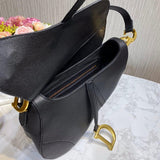 Saddle Bag in Grained Calfskin M0446