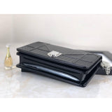 ama Wallet on Chain Pochette Bag