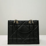 Medium Essential Tote Bag M8721