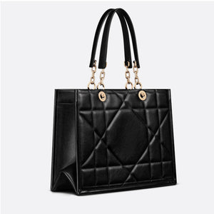  Medium Essential Tote Bag M8721