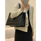 Medium Essential Tote Bag M8721