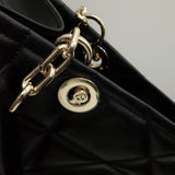 Medium Essential Tote Bag M8721