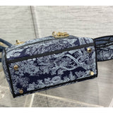Medium Lady D-Lite Bag Denim Blue Toile de Jouy Embroidery M0565