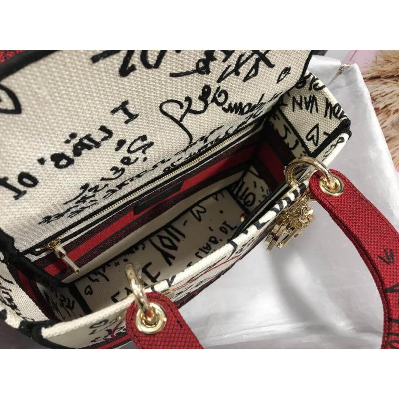 Medium Lady D-Lite  amour Bag Latte Multicolor  amour Graffiti Embroidery M0565