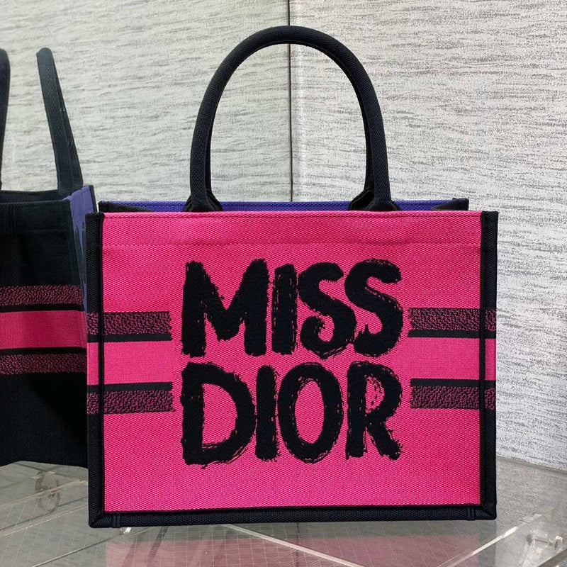 Spring/Summer Tote: Miss Large Capacity, Fashionable