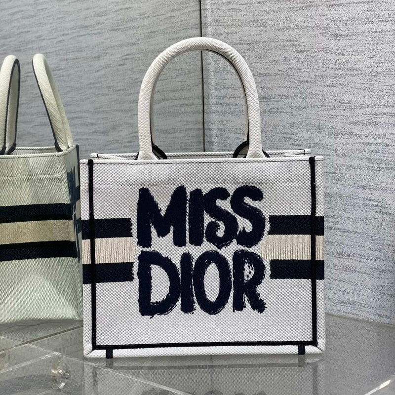 Tote: New Small, Cute, Spacious & Retro - charmed