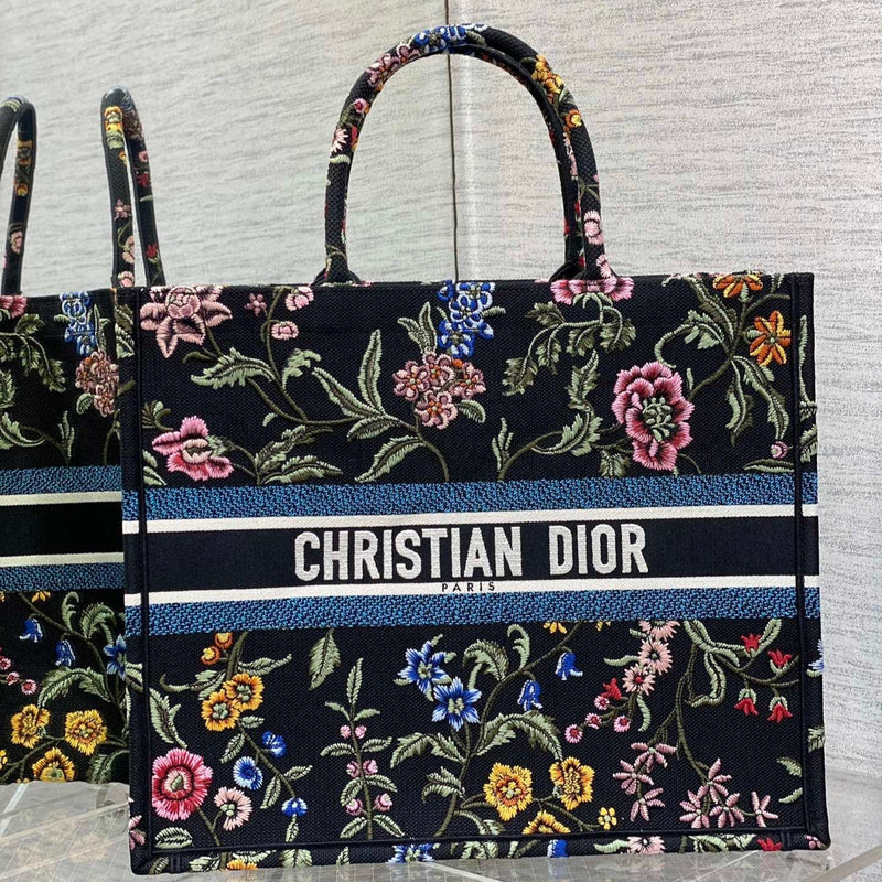 Tote White Flower Series: Love - filled, Pixel - style, Spacious