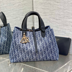 Toujours Denim: New Style, Spacious, Retro