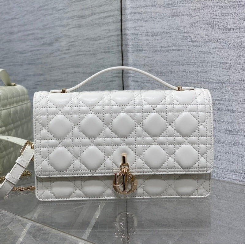 Clutch: Pearl - chain, Elegant, Spacious & Available White