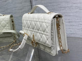 Clutch Pearl - chain, Elegant, Spacious & Available White