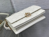 Clutch Pearl - chain, Elegant, Spacious & Available White