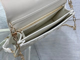 Clutch Pearl - chain, Elegant, Spacious & Available White