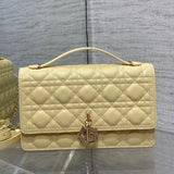 Medium Pearl - chain Clutch Cane - weave, Elegant