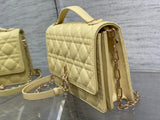 Medium Pearl - chain Clutch Cane - weave, Elegant