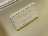 Medium Pearl - chain Clutch Cane - weave, Elegant