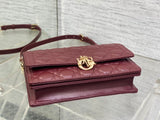 Clutch Pearl - chain, Elegant, Spacious & Available