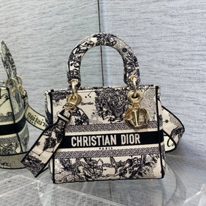   Lady Zodiac: Gorgeous Embroidery, Retro Style, Perfect Color