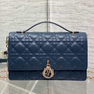 Dark Blue Pearl Clutch Rattan Lattice, Chain Detail & Practical Design